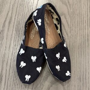 TOMS Black Canvas Shoes with Tooth Pattern